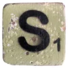 Houten Scrabble letter S - Olijfgroen
