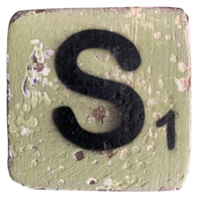 Houten Scrabble letter S - Olijfgroen