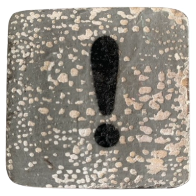 Houten Symbool Uitroepteken - Donkergrijs Houten Symbool Uitroepteken - Donkergrijs