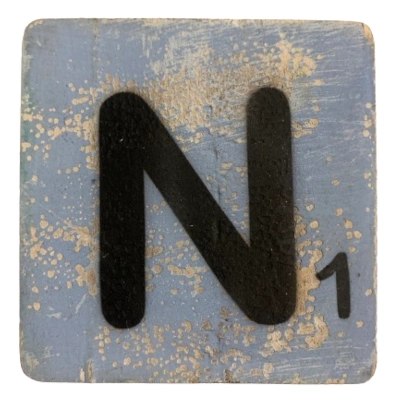 Houten Scrabble Letter N - Grijs-Blauw - 10x10