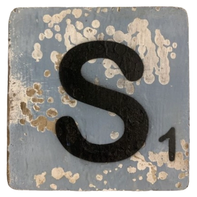 Houten Scrabble Letter S - Grijs-Blauw - 10x10