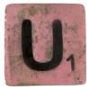Houten Scrabble Letter U - Donkerroze - 10x10