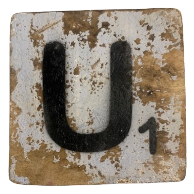Houten Scrabble Letter U - Lichtgrjis - 10x10