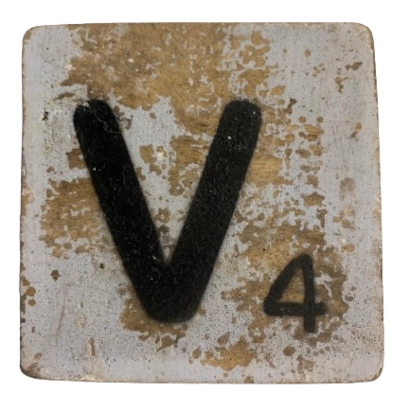 Houten Scrabble Letter V - Lichtgrijs - 10x10