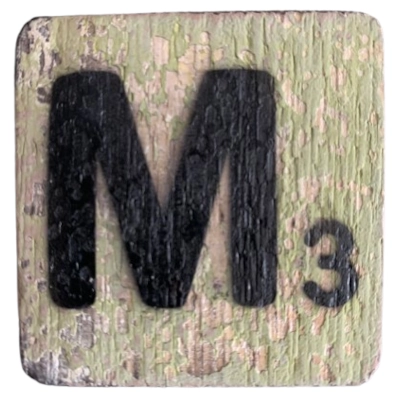 Houten Scrabble letter M - Olijfgroen
